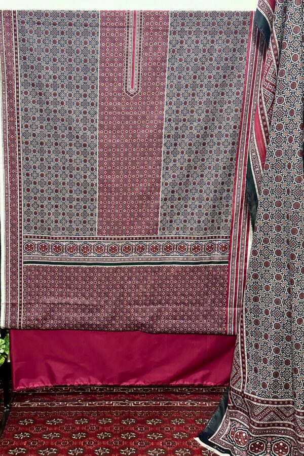 The 3948 - Bin Saeed Lawn 3 Piece Unstitched Printed Fabric